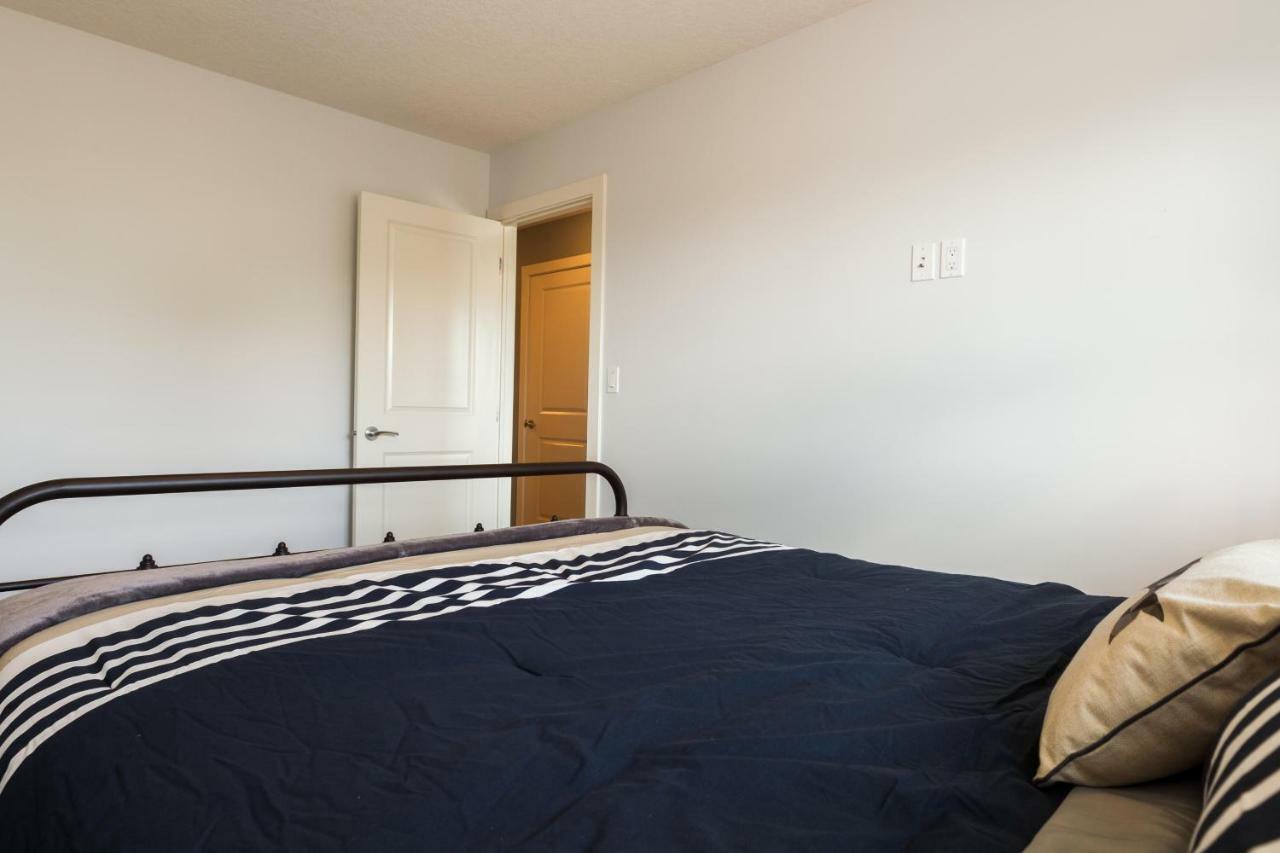 Mountain House Villa Edmonton Eksteriør billede